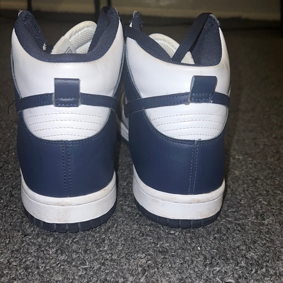 Nike - Picture 2 of 4